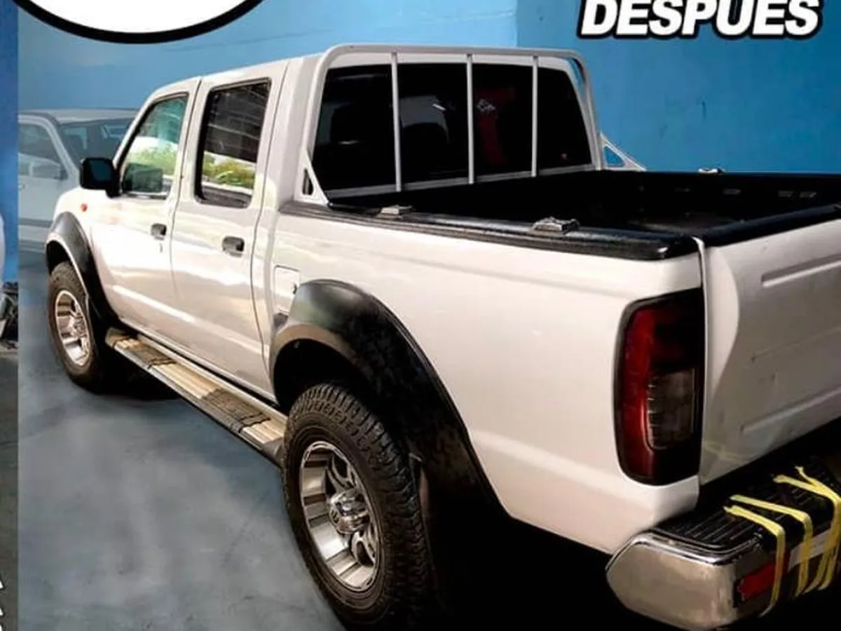 Pickup blanca terminada y lista para entregar en Pintacar